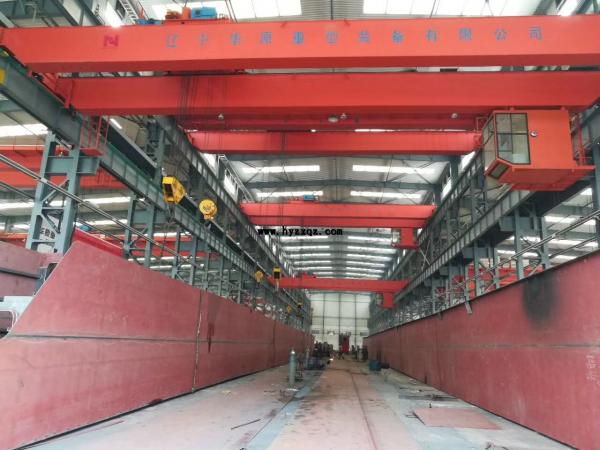 J9.COM起重机重型生产车间